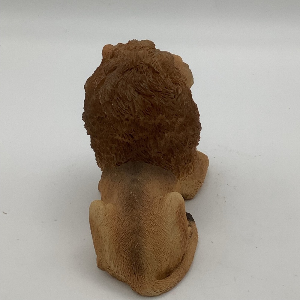 Lion Figurine - Picture 3 of 11